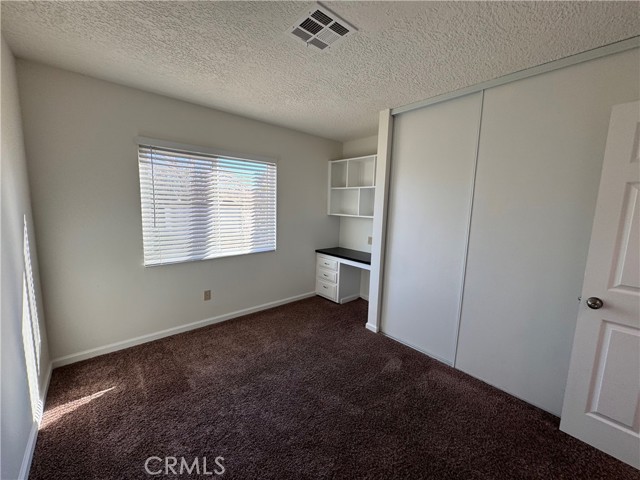 27474 Travertine, Barstow CA: https://media.crmls.org/medias/89f60e8f-befc-42d5-8482-36fb5f09a22a.jpg