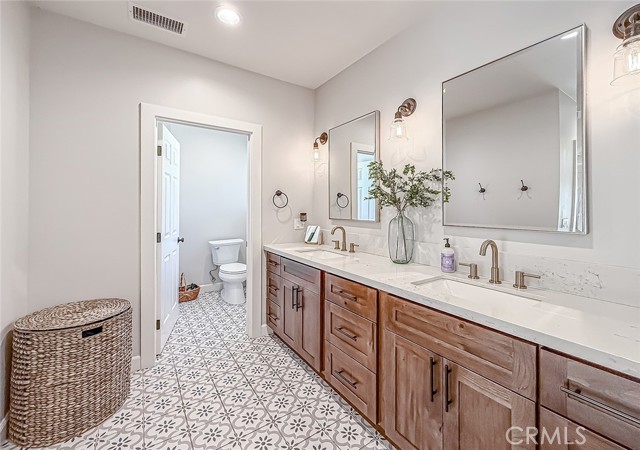 843 Encino Vista Drive, Thousand Oaks CA: https://media.crmls.org/medias/89f65925-f7c3-4ac9-a891-68c9df88ddaa.jpg