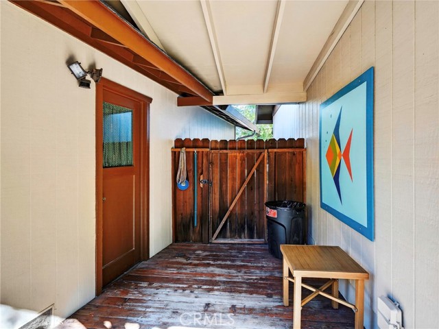 breezeway between house and garage
