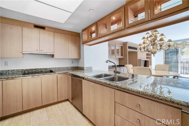 850 E Ocean Boulevard, Long Beach CA: https://media.crmls.org/medias/89f796bf-fad3-43ff-bb56-ec0311c113e4.jpg