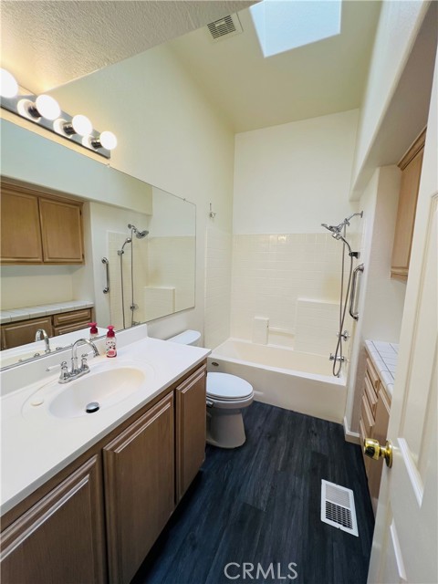 38445 Via Taffia, Murrieta CA: https://media.crmls.org/medias/89f82b82-0aca-49ab-b6c3-fedfa075fb07.jpg