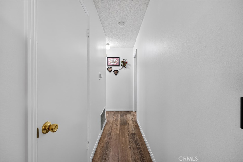 https://media.crmls.org/medias/89f96bfa-f021-4a11-9287-e1b2aea13c50.jpg?preset=X-Large