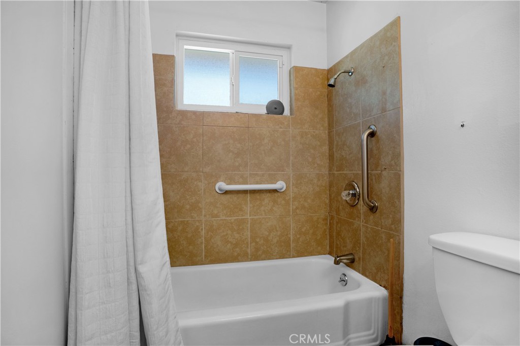 https://media.crmls.org/medias/89f9916c-37dc-430d-b919-ab945b2b940f.jpg?preset=X-Large