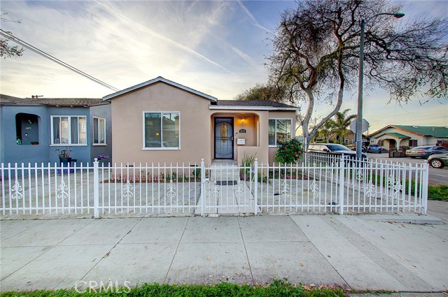 Detail Gallery Image 1 of 1 For 1675 Gundry Ave, Long Beach,  CA 90813 - 2 Beds | 1 Baths