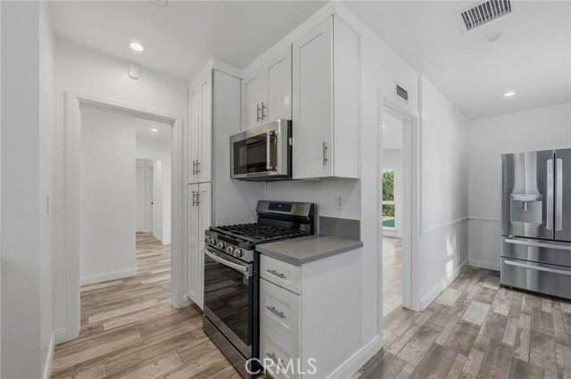 Detail Gallery Image 9 of 29 For 6658 Kosturas Pl, Winnetka,  CA 91306 - 3 Beds | 2 Baths