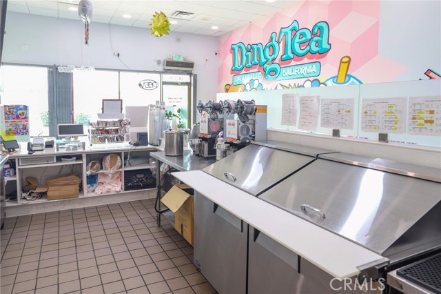 0, Los Angeles CA: https://media.crmls.org/medias/89fb2726-3d74-41d1-a909-4842dd695e48.jpg