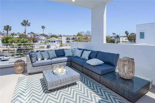 521 Broadway, Redondo Beach, California 90277, 4 Bedrooms Bedrooms, ,3 BathroomsBathrooms,Residential,Sold,Broadway,SB16095104