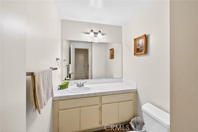 Detail Gallery Image 6 of 18 For 6800 Cedarbark Ct, Oak Park,  CA 91377 - 3 Beds | 2/1 Baths