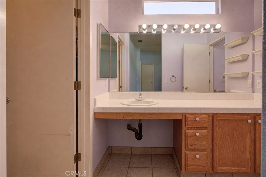 https://media.crmls.org/medias/89fcf5ab-129a-4ee5-b01b-950408258216.jpg?preset=X-Large