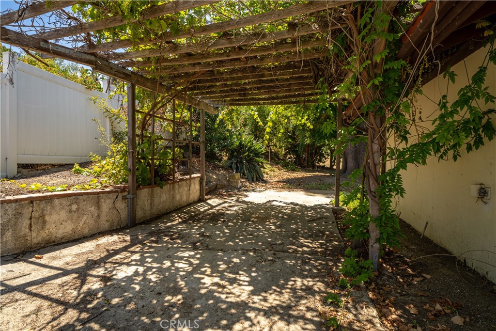 https://media.crmls.org/medias/89fd444c-75fd-468a-bc3c-76f8c3b94b87.jpg?preset=X-Large