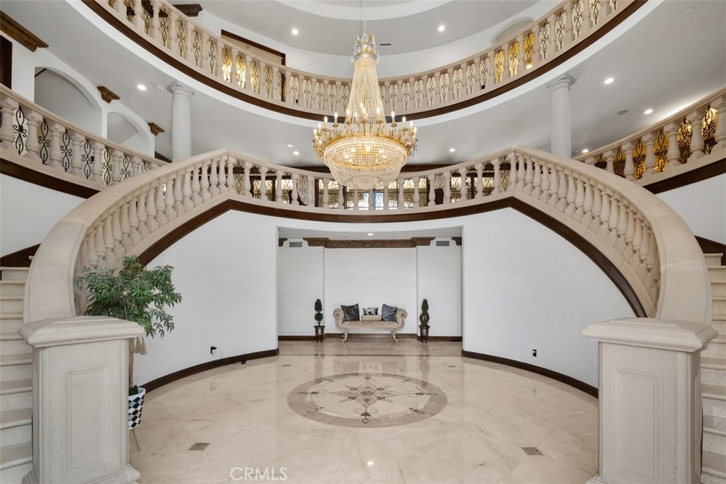 MLS #OC25250385 image #2