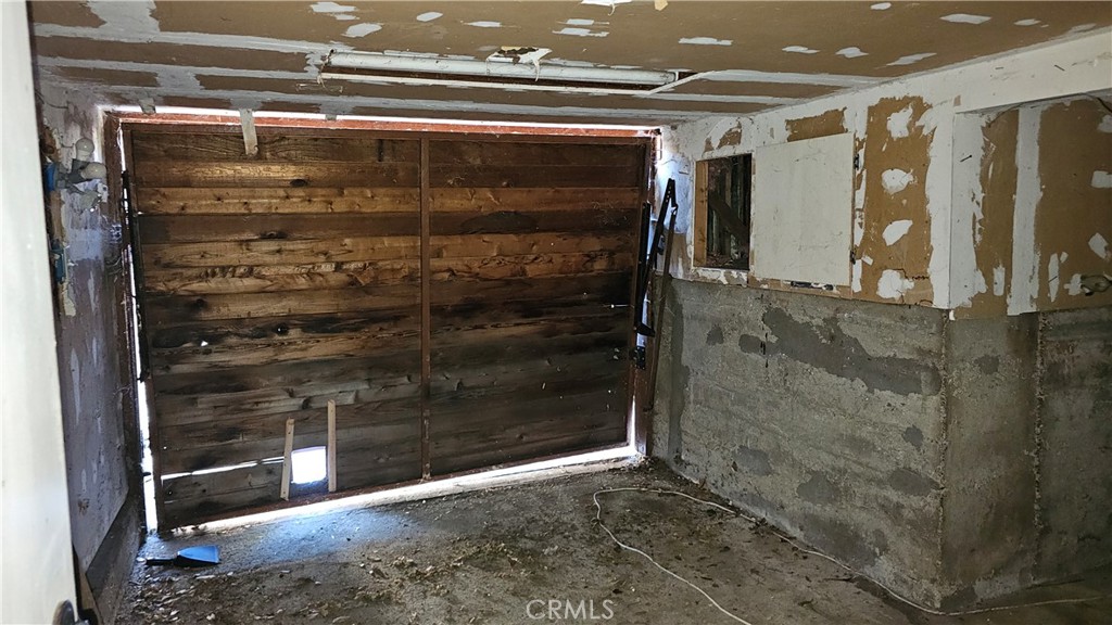 https://media.crmls.org/medias/89fda4c8-23d4-46bb-884f-1bcb5029743e.jpg?preset=X-Large