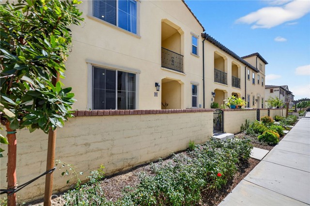 Detail Gallery Image 2 of 48 For 2845 E Berry Loop #33,  Ontario,  CA 91761 - 2 Beds | 2 Baths