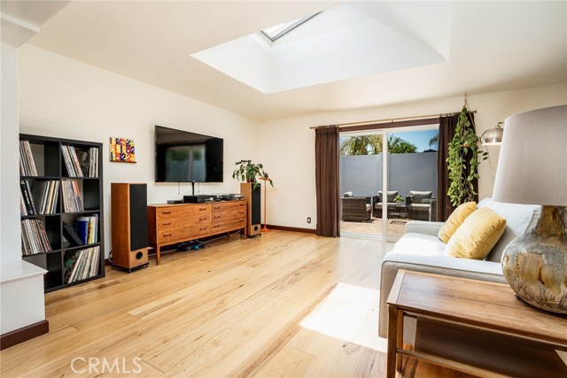 5272 Caliente Drive, Huntington Beach CA: https://media.crmls.org/medias/89fff44e-9ab9-4029-8247-3e7df90f9797.jpg