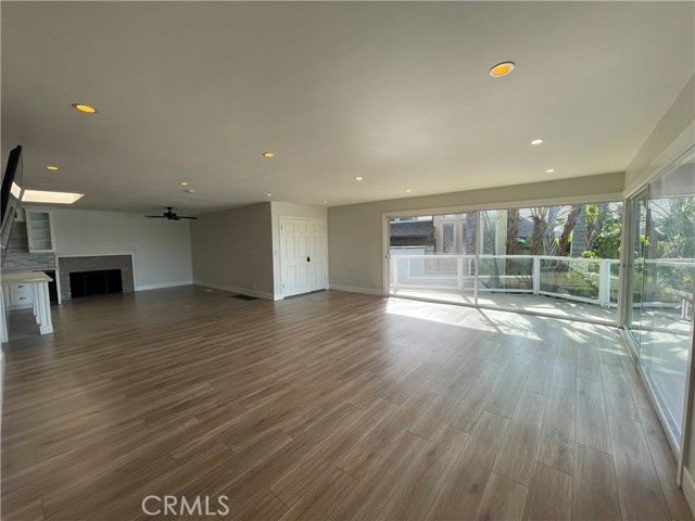 Detail Gallery Image 9 of 40 For 1911 Kings Rd, Newport Beach,  CA 92663 - 4 Beds | 3/1 Baths