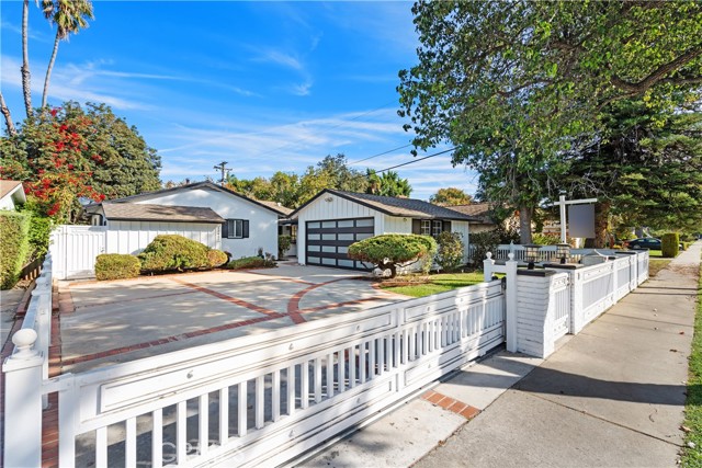 Detail Gallery Image 2 of 28 For 13437 Mccormick St, Sherman Oaks,  CA 91401 - 3 Beds | 2 Baths