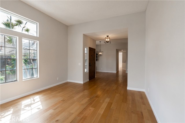 5462 Butterfield Street photo 8