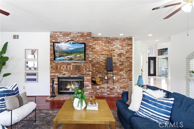 Image 13 of 53 For 24345 La Homa