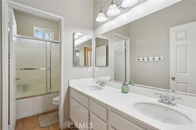 28437 N Star Ln Lane, Menifee CA: https://media.crmls.org/medias/8a00f169-1e4a-477b-a166-6be7b05b827d.jpg