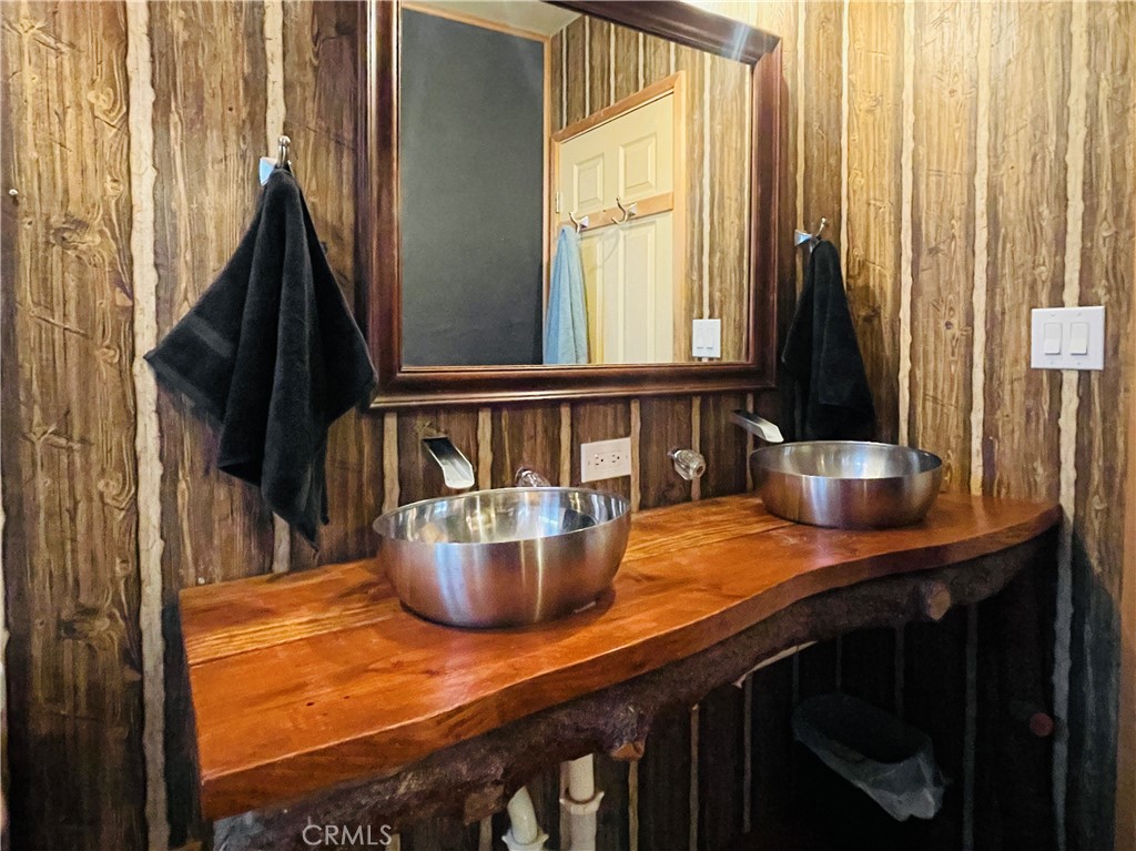 https://media.crmls.org/medias/8a020687-49c6-4c40-b37b-6ac8e53804d1.jpg?preset=X-Large