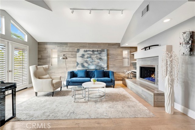 Detail Gallery Image 12 of 55 For 1916 Pine St, Huntington Beach,  CA 92648 - 4 Beds | 3 Baths
