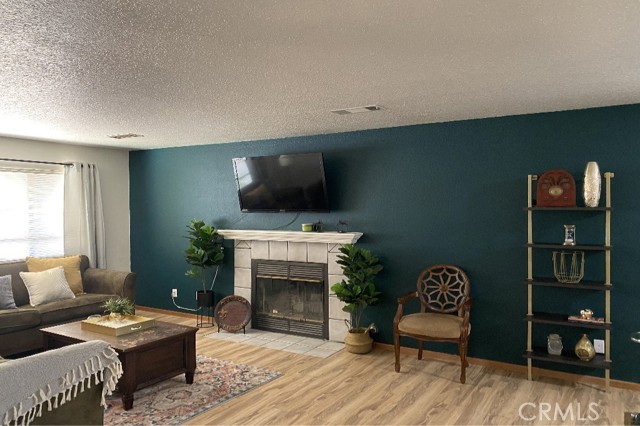 Detail Gallery Image 4 of 14 For 14335 Schooner, Helendale,  CA 92342 - 3 Beds | 2 Baths