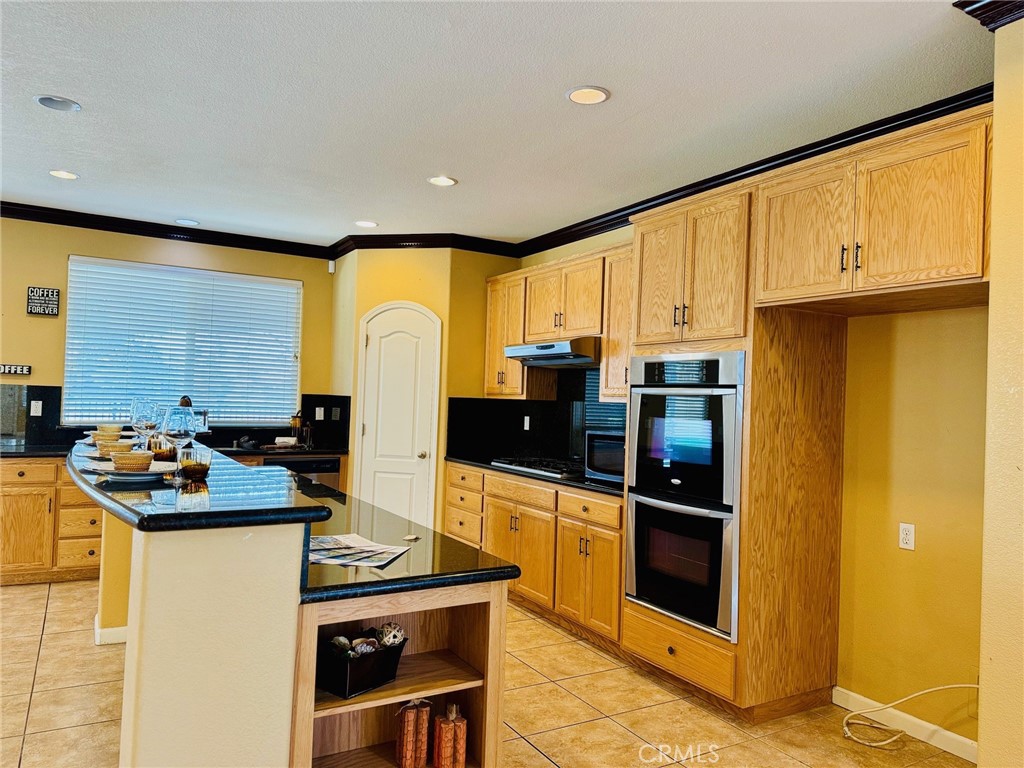 https://media.crmls.org/medias/8a02910d-8b9d-43d0-aa53-e21c6cdcbd54.jpg?preset=X-Large