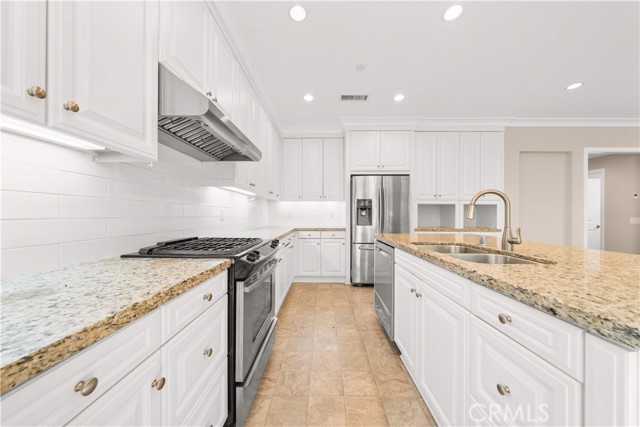 Detail Gallery Image 15 of 41 For 129 Overbrook, Irvine,  CA 92620 - 3 Beds | 2/1 Baths