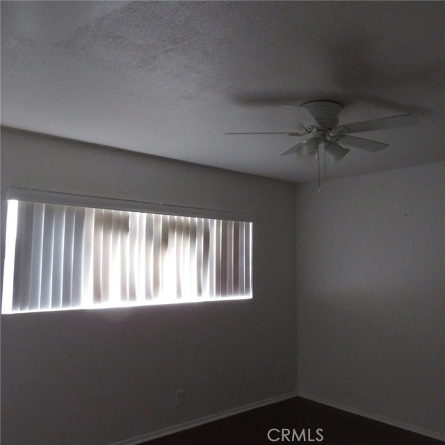 545 Chestnut Avenue, Long Beach CA: https://media.crmls.org/medias/8a03e2b6-77b2-4eb1-8331-07156357034c.jpg