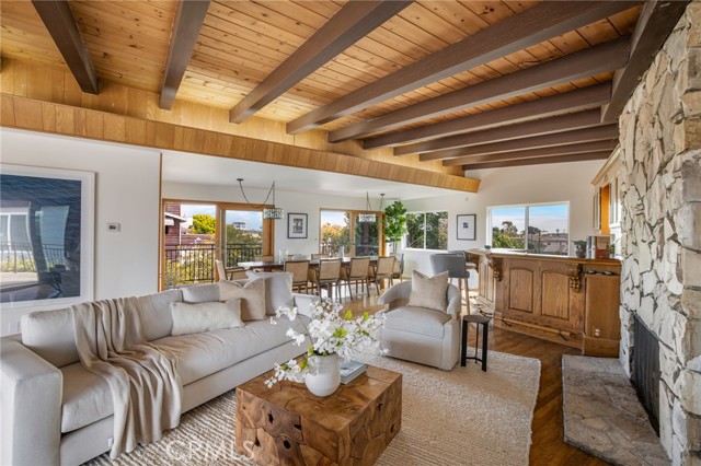 Detail Gallery Image 13 of 52 For 7836 W 81st, Playa Del Rey,  CA 90293 - 4 Beds | 2/1 Baths