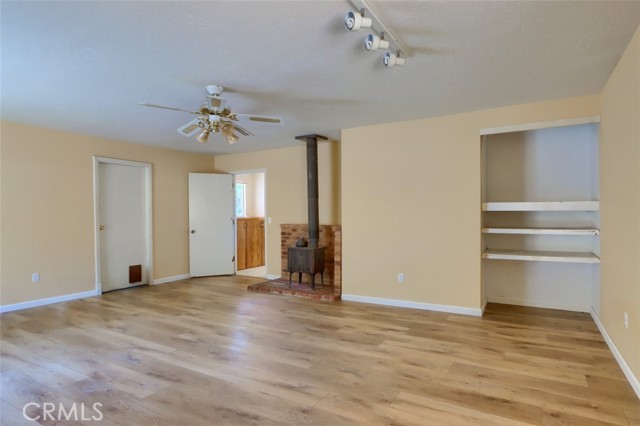 42912 Country Club E Drive, Oakhurst CA: https://media.crmls.org/medias/8a03fcc8-aa89-468c-affd-0d9d92605212.jpg