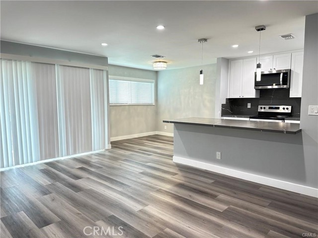 Detail Gallery Image 2 of 22 For 4704 Park Granada #196,  Calabasas,  CA 91302 - 3 Beds | 2 Baths