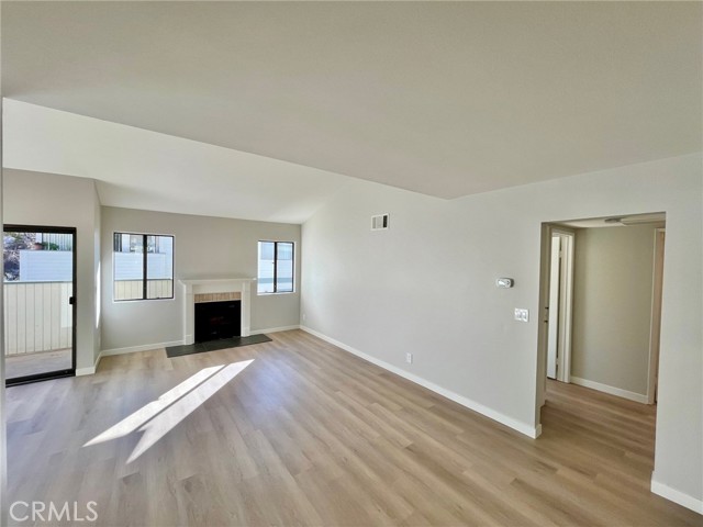 Detail Gallery Image 5 of 19 For 10475 Newhome Ave #5,  Sunland,  CA 91040 - 2 Beds | 2 Baths