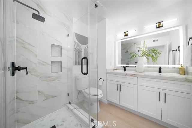 Detail Gallery Image 12 of 27 For 102 Intrepid, Newport Beach,  CA 92663 - 4 Beds | 3 Baths