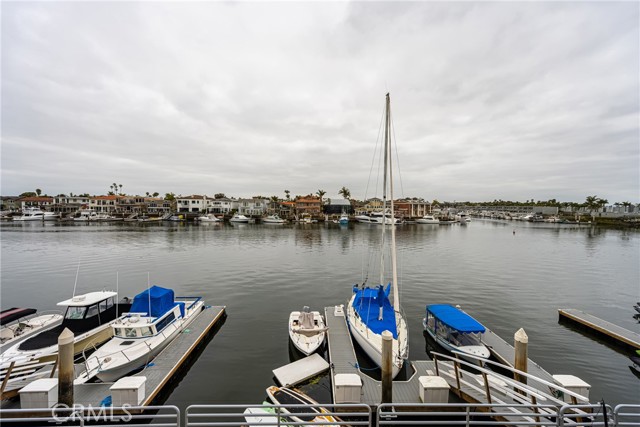17110 Bluewater Lane, Huntington Beach CA: https://media.crmls.org/medias/8a05fbae-bd7c-4346-929b-2aca46027307.jpg