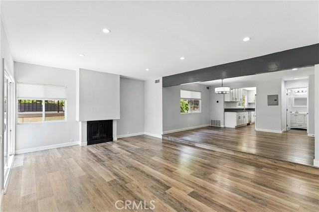 5439 S La Cienega Boulevard, Ladera Heights CA: https://media.crmls.org/medias/8a07ab75-8f3d-42aa-9333-9615f8cc839a.jpg