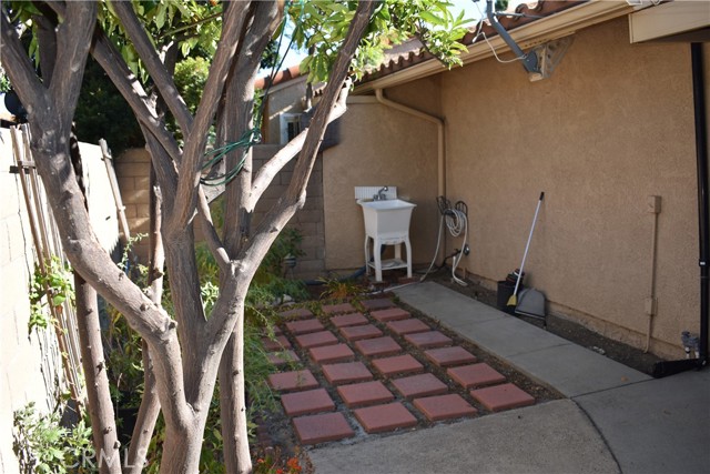 Detail Gallery Image 11 of 18 For 939 W Pine St #E,  Upland,  CA 91786 - 2 Beds | 2 Baths