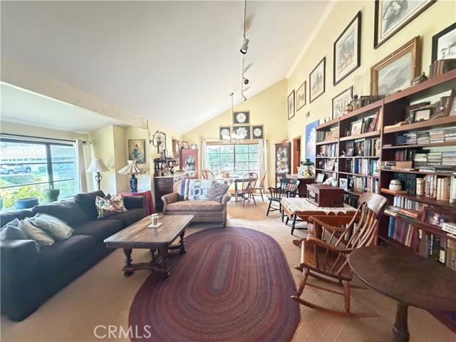 Detail Gallery Image 10 of 44 For 377 Oldstone Ct, Simi Valley,  CA 93065 - 4 Beds | 2 Baths