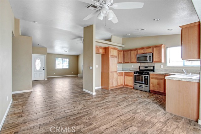 Image 6 of 20 For 15514 Avenida Manzana