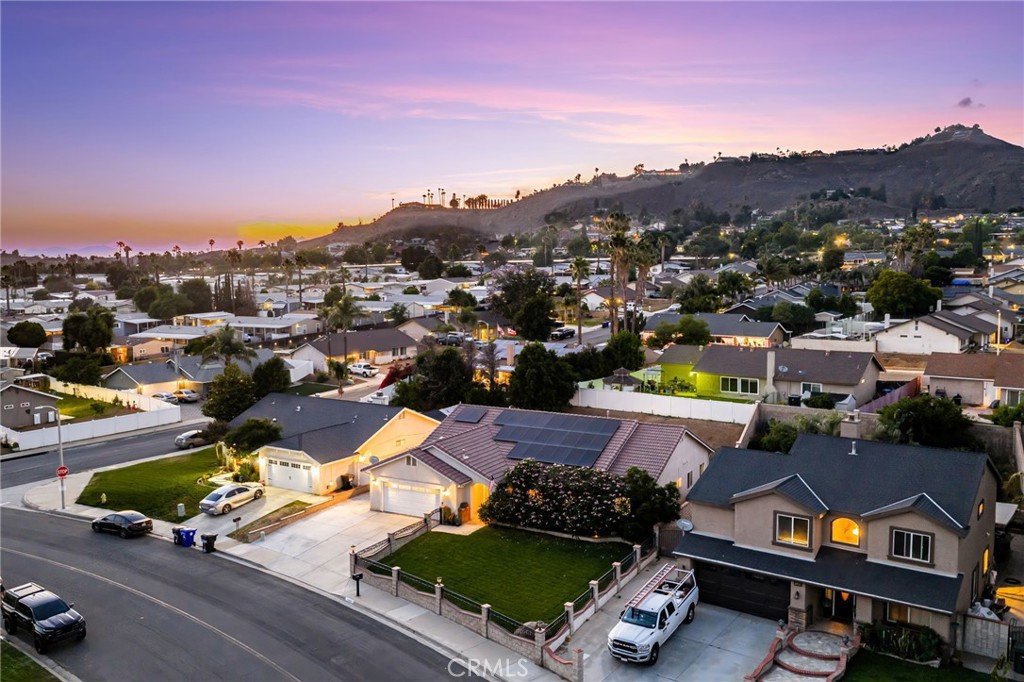https://media.crmls.org/medias/8a0902a3-238b-4ec2-9394-211f820a7a62.jpg?preset=X-Large
