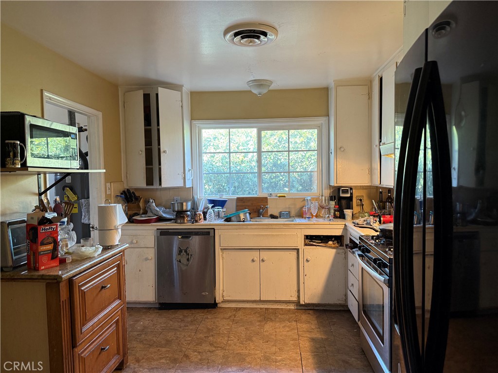 https://media.crmls.org/medias/8a0903b1-f328-4f70-ac73-66303cf51de6.jpg?preset=X-Large