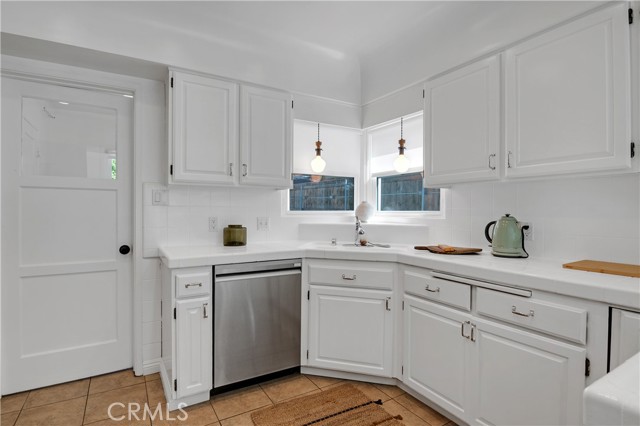3780 Beethoven Street, Los Angeles CA: https://media.crmls.org/medias/8a09129e-f12e-47cb-ad6d-3fc24a1adf3b.jpg