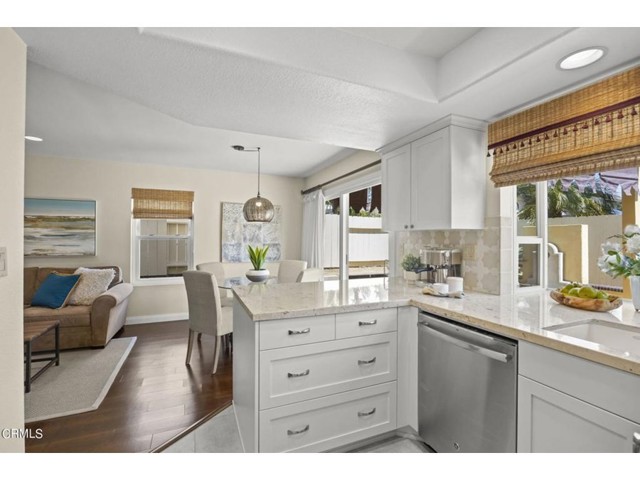 Detail Gallery Image 11 of 47 For 14889 Werris Creek Ln, San Diego,  CA 92128 - 3 Beds | 3 Baths