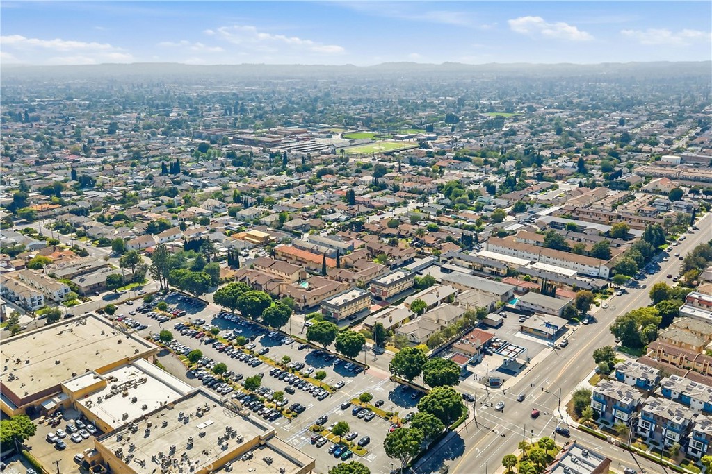 https://media.crmls.org/medias/8a0a2305-c49b-4ce6-b64f-b0e4fd8abab1.jpg?preset=X-Large