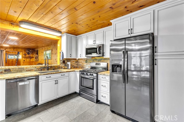 Detail Gallery Image 12 of 66 For 54055 Strawberry Valley Dr, Idyllwild,  CA 92549 - 4 Beds | 2 Baths