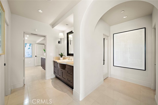 39 Sarteano Dr., Newport Coast CA: https://media.crmls.org/medias/8a0bb1af-fc3f-4be3-af05-8702012fc7b9.jpg