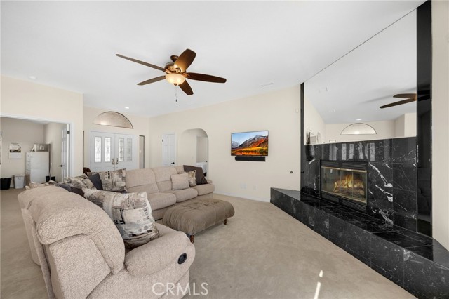 11915 Redwood Avenue, Hesperia CA: https://media.crmls.org/medias/8a0c09ea-dc7f-462c-ba6e-609133bd678b.jpg