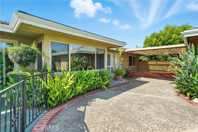 9331 Mikinda Avenue, La Habra CA: https://media.crmls.org/medias/8a0c0f72-96b7-4766-b149-92e5f6eaf824.jpg