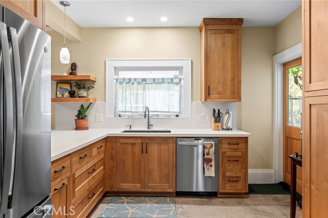 Detail Gallery Image 20 of 73 For 587 E 3rd, Chico,  CA 95928 - 5 Beds | 3 Baths