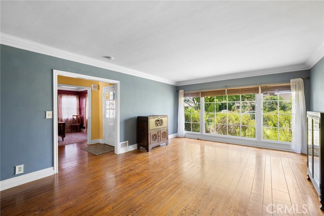 13617 Bassett Street, Valley Glen CA: https://media.crmls.org/medias/8a0ce88f-3204-4f19-a594-8f7ee0bd0ae9.jpg